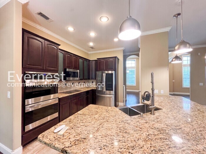 Building Photo - 21208 Oak Dale Dr