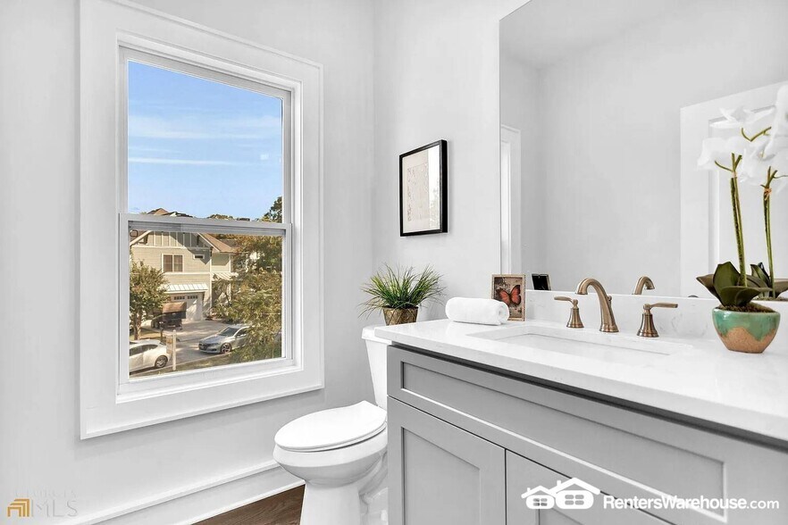 Building Photo - 3196 Mae Ave NE