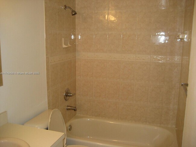 Building Photo - 10744 N Kendall Dr