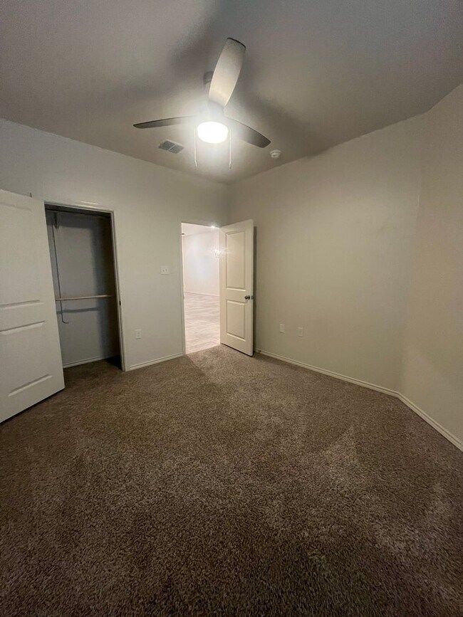 Building Photo - Escape the Ordinary in Viridian Townhomes!