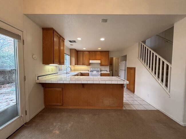 Building Photo - 3 Bed 2.5  Bath House in South Davis