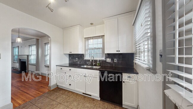 Building Photo - 1608 Onslow Dr