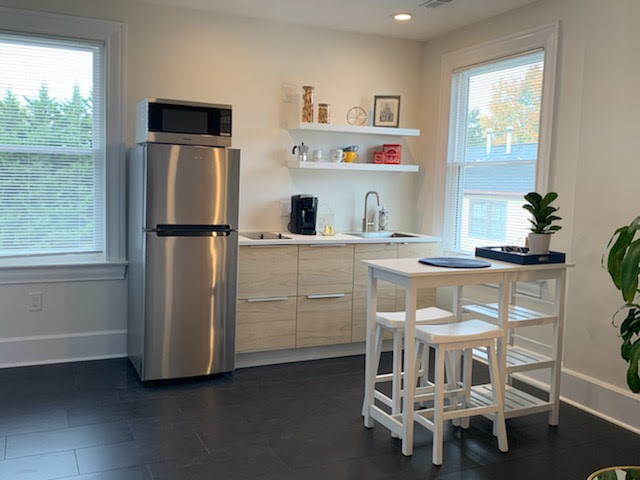 Kitchen equipped with essentials - 3541 Fort Ave