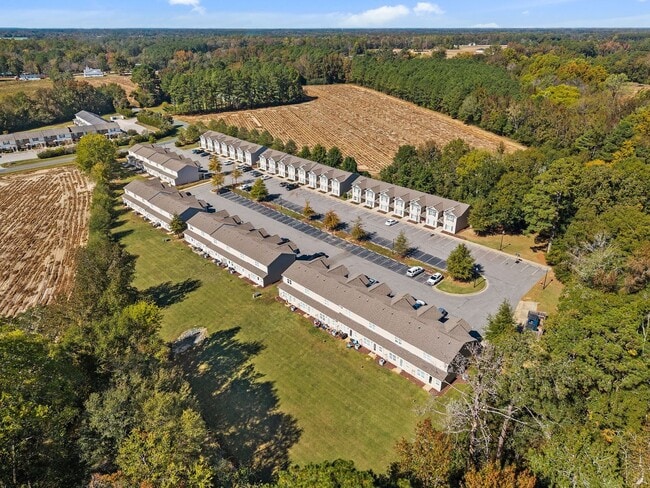 Building Photo - RENT THIS TWO BEDROOM UNIT FOR REDUCED RENTAL RATE!