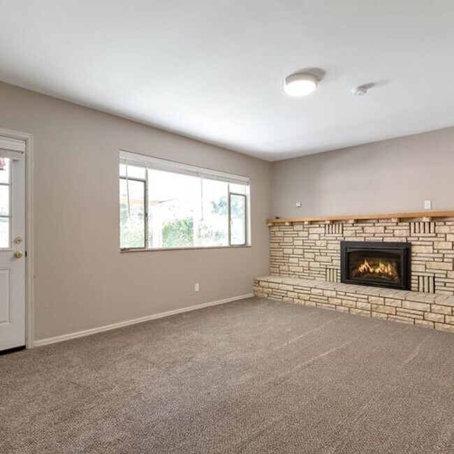Building Photo - Single Family Home in Hoffman Heights - So...