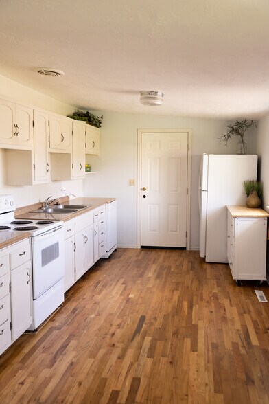 Building Photo - 1316 Kent Cir