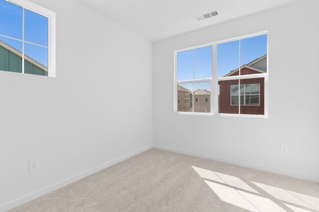 Building Photo - Modern Comfort & Style in Prime Ontario Location