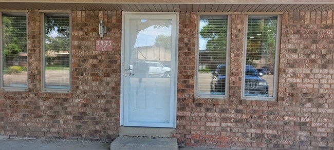 Building Photo - UPDATED COLONIAL PARK CONDO