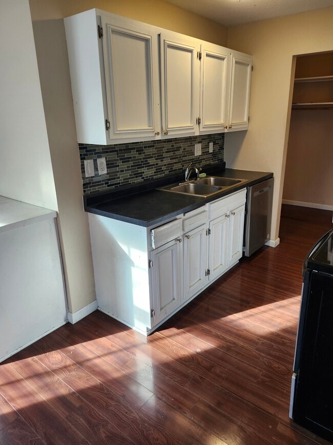 Building Photo - 825 Old Settlers Trail