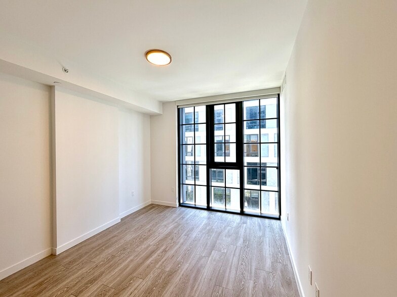 Building Photo - 558 NW 30th St