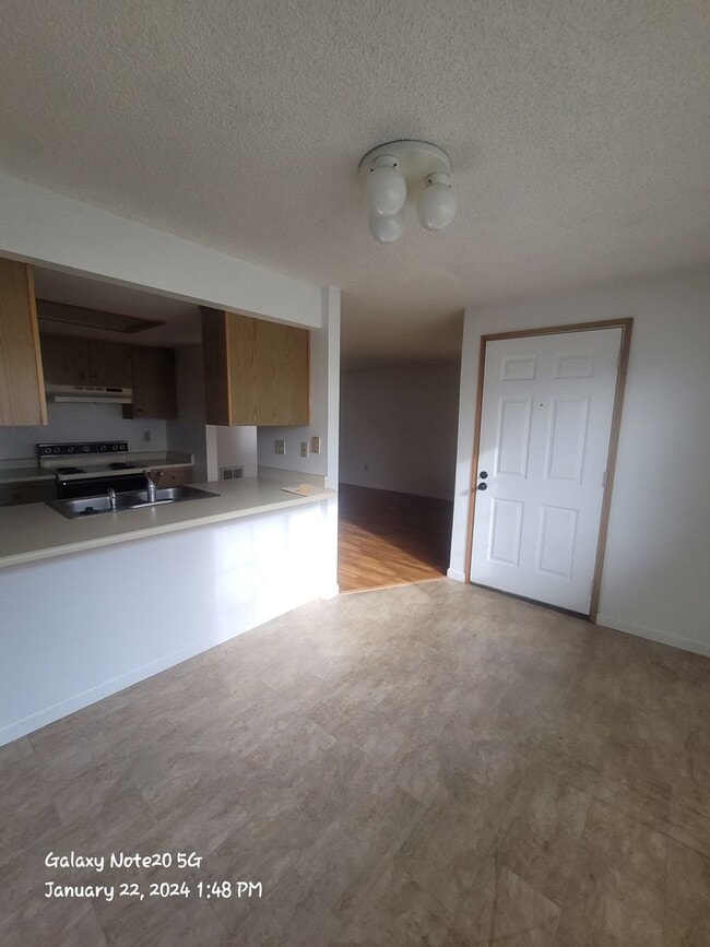 Building Photo - 2101 Poplar Dr