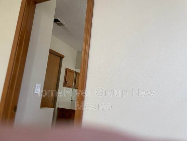 Building Photo - 2205 Sunstone Dr NW