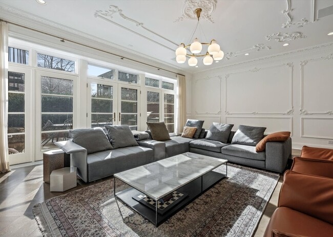 Building Photo - 441 W Deming Pl