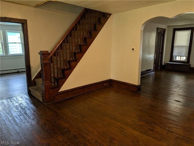 Building Photo - 339 Harris St