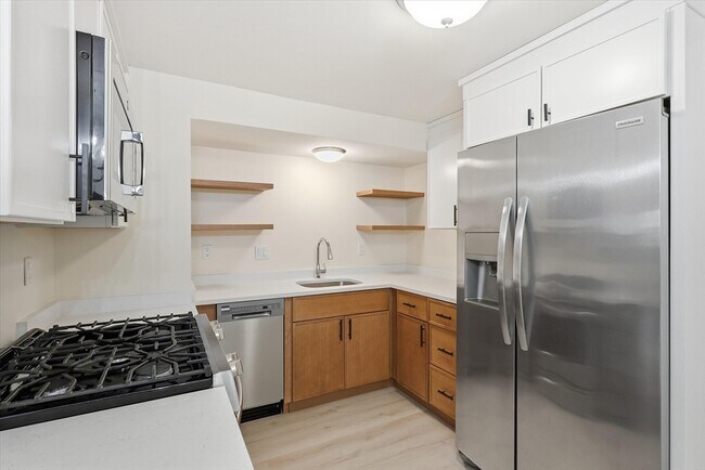 Building Photo - 237 Main St