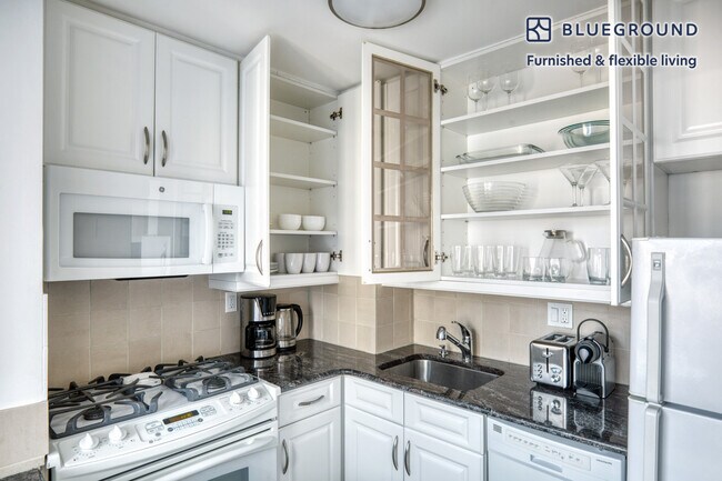 Building Photo - 484 2nd Ave