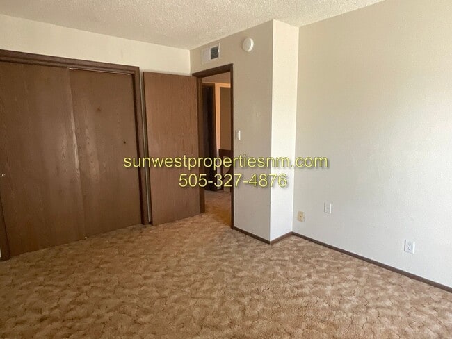 Building Photo - 518 N Locke Ave
