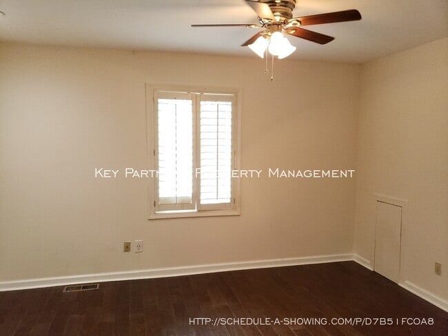 Building Photo - 8620 W 117th - SPACIOUS and Updated!