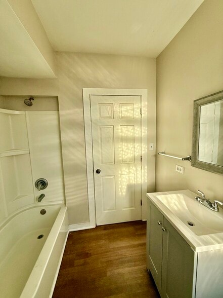 Building Photo - 1529 W 18th St