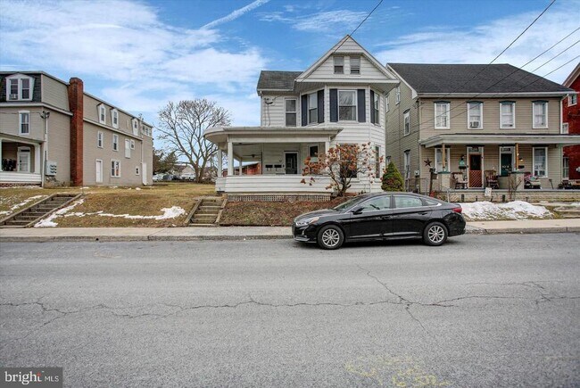 Building Photo - 230 W 2nd St