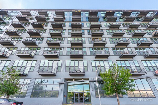 Building Photo - 1224 W Van Buren St