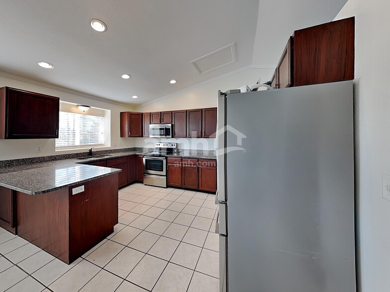 Building Photo - 6514 S 4195 W