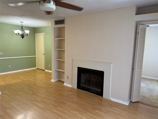 Building Photo - 2121 Hepburn St