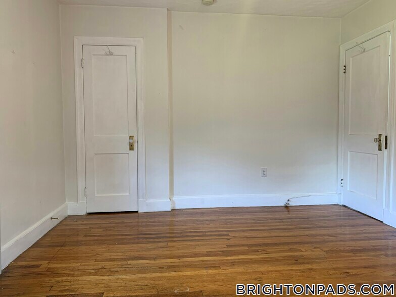Building Photo - 15 Beechcroft St
