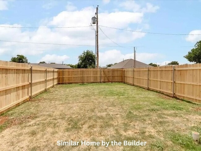 Building Photo - Move-In Ready 2-Bed Home | Garage + Pet Friendly