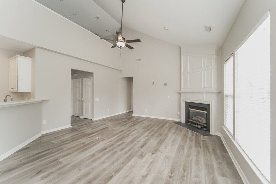 Building Photo - 10528 Adlin Ave