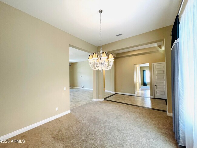 Building Photo - 3104 E Wildhorse Ct