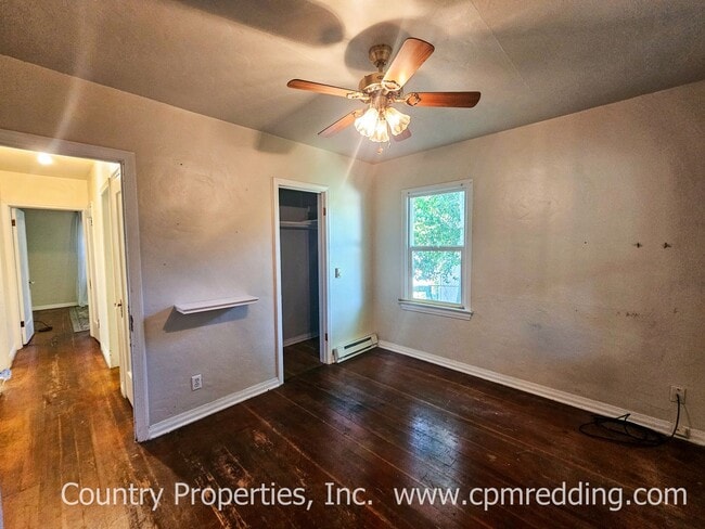 Building Photo - Downtown 3-Bedroom with Old World Charm and Modern Amenities!