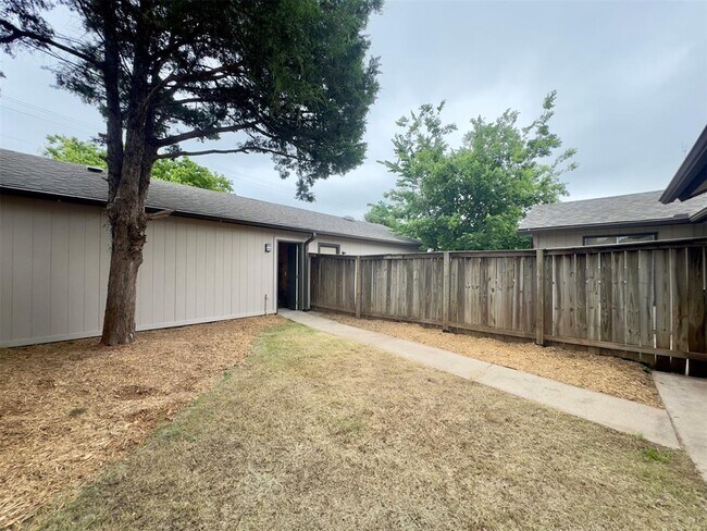 Building Photo - 14002 Crossing Way E