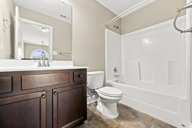 Building Photo - 208 Misty Cove Ct