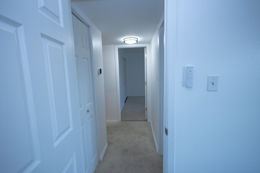 Building Photo - 930 Beau Dr
