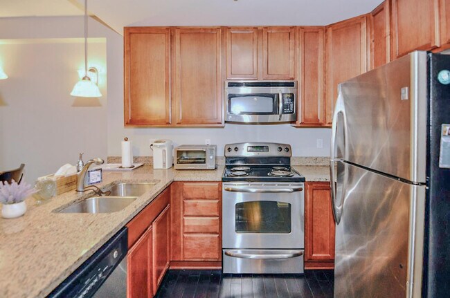 Building Photo - 111 N Ashley St