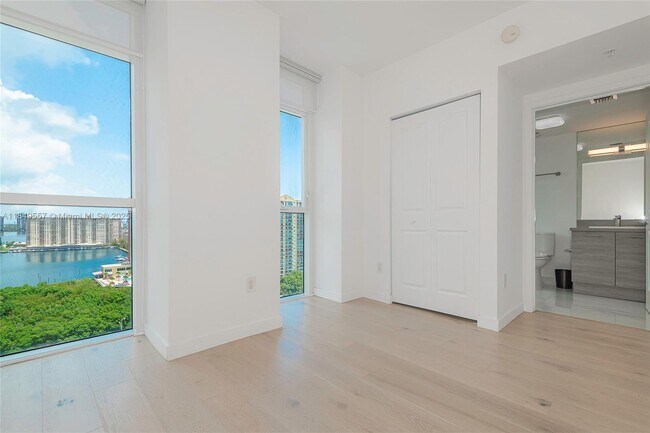 Building Photo - 400 Sunny Isles Blvd