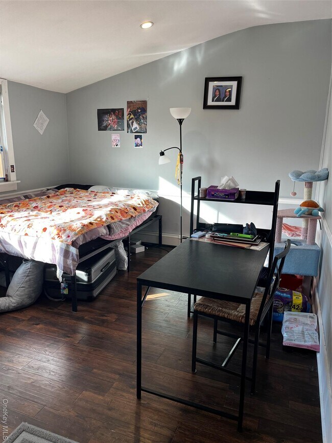 Building Photo - 47 University Heights Dr