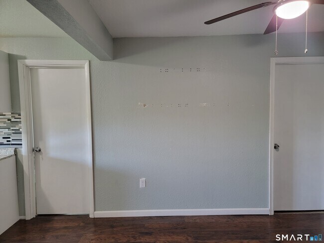 Building Photo - 53 Santoro St