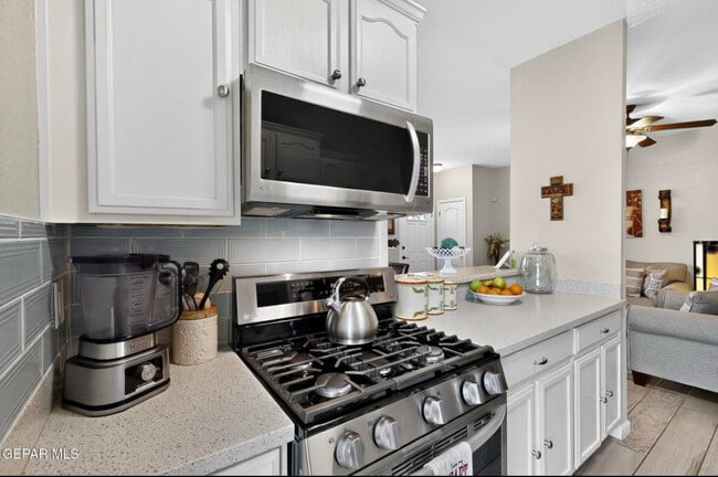 Building Photo - 14269 Escalera Dr