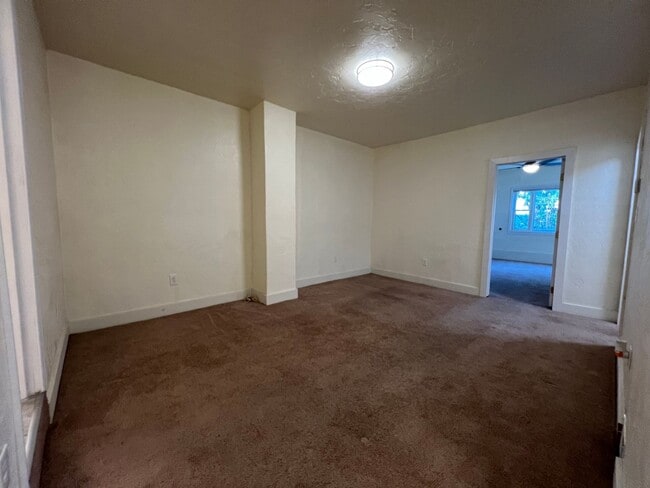 Building Photo - 3BR house in Southside Slopes