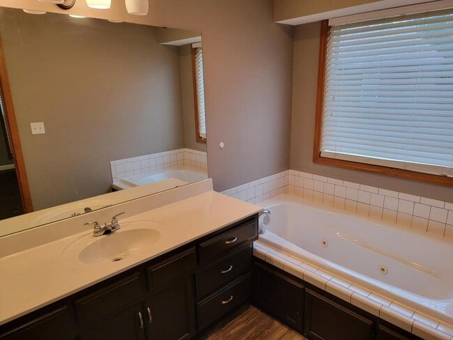 Building Photo - 2208 Thistle Cir