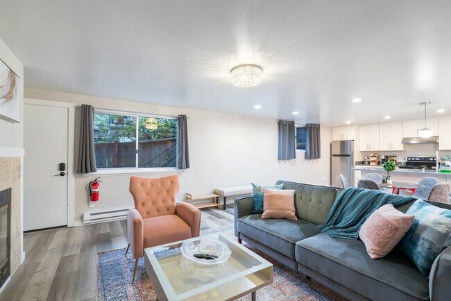 Building Photo - 3202 15th Ave W