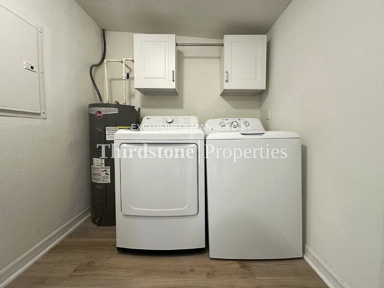 Building Photo - 672 Chestnut St