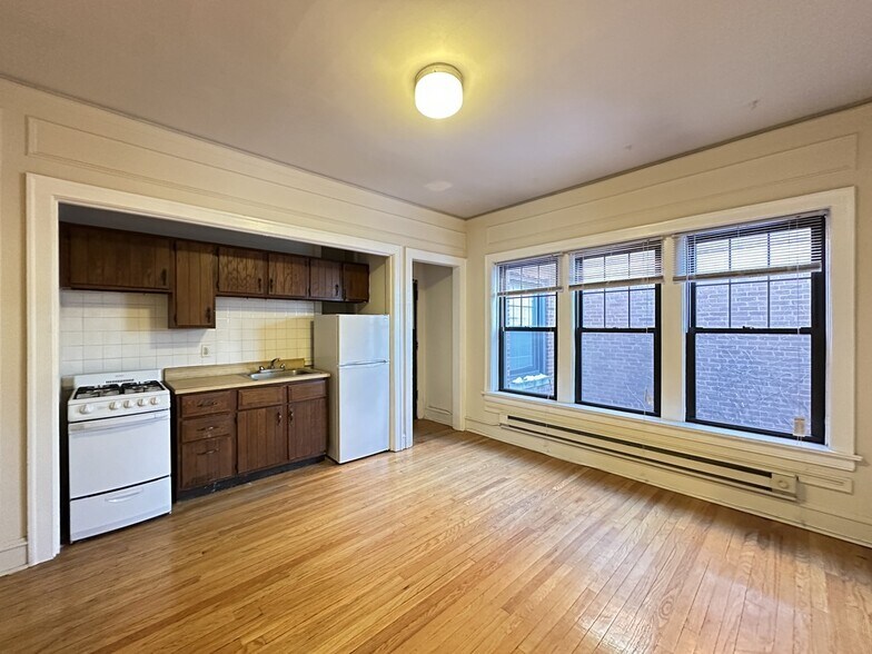 Building Photo - 1307 Oak Ave