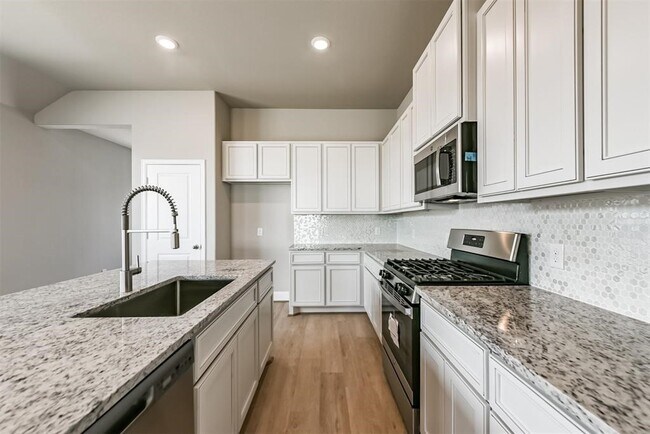 Building Photo - 745 Lake Lacosta Dr