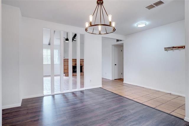 Building Photo - 307 Lone Oak Cir