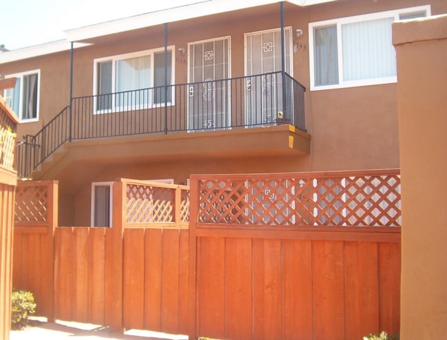 Building Photo - Great North Park Location! Private Fenced ...