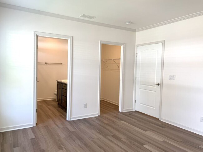 Building Photo - 141 Millwood Rd