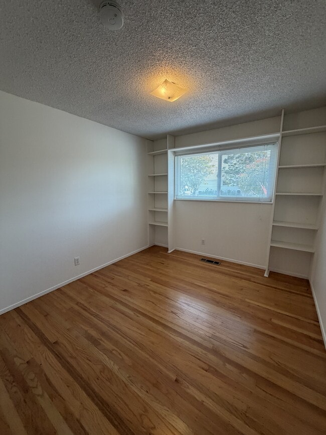 Building Photo - 1717 Tisserand Dr